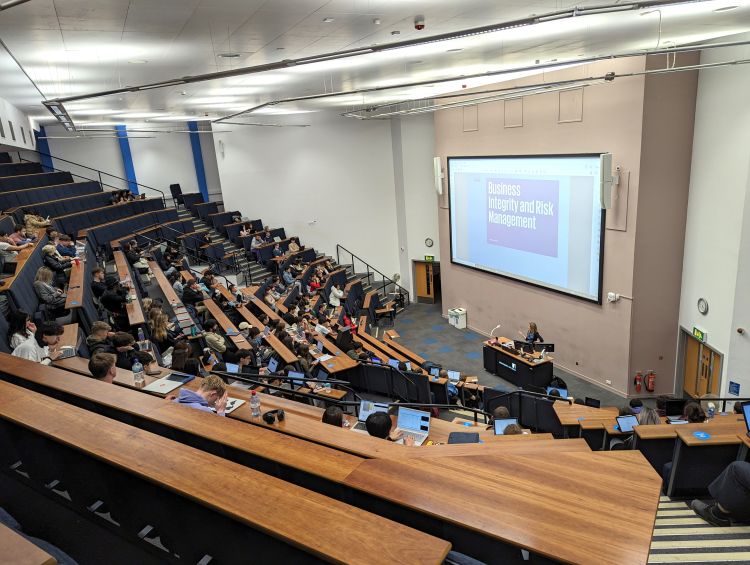 KPMG Consulting Director Delivers Insightful Lecture to Management Students