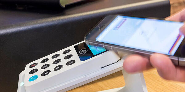 Card machine and a contactless transaction taking place